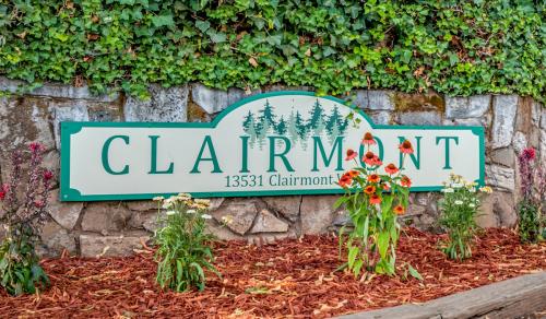 Clairmont Entrance Sign